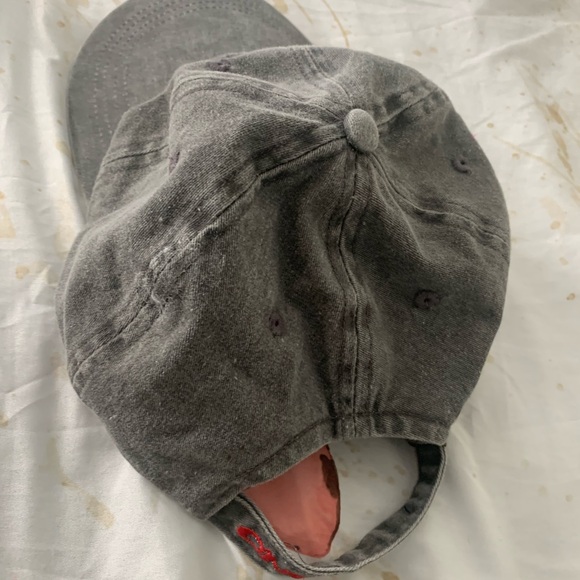 O'Neill Gray Cap with Red Logo - Picture 3 of 6